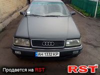 AUDI V8